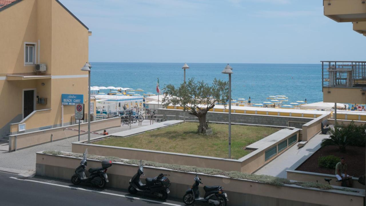 Babyaccommodation Family Experience IV Pietra Ligure Exterior foto