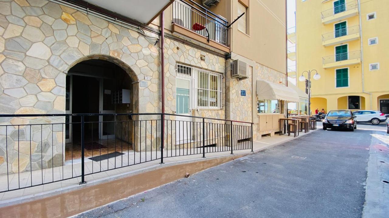 Babyaccommodation Family Experience IV Pietra Ligure Exterior foto